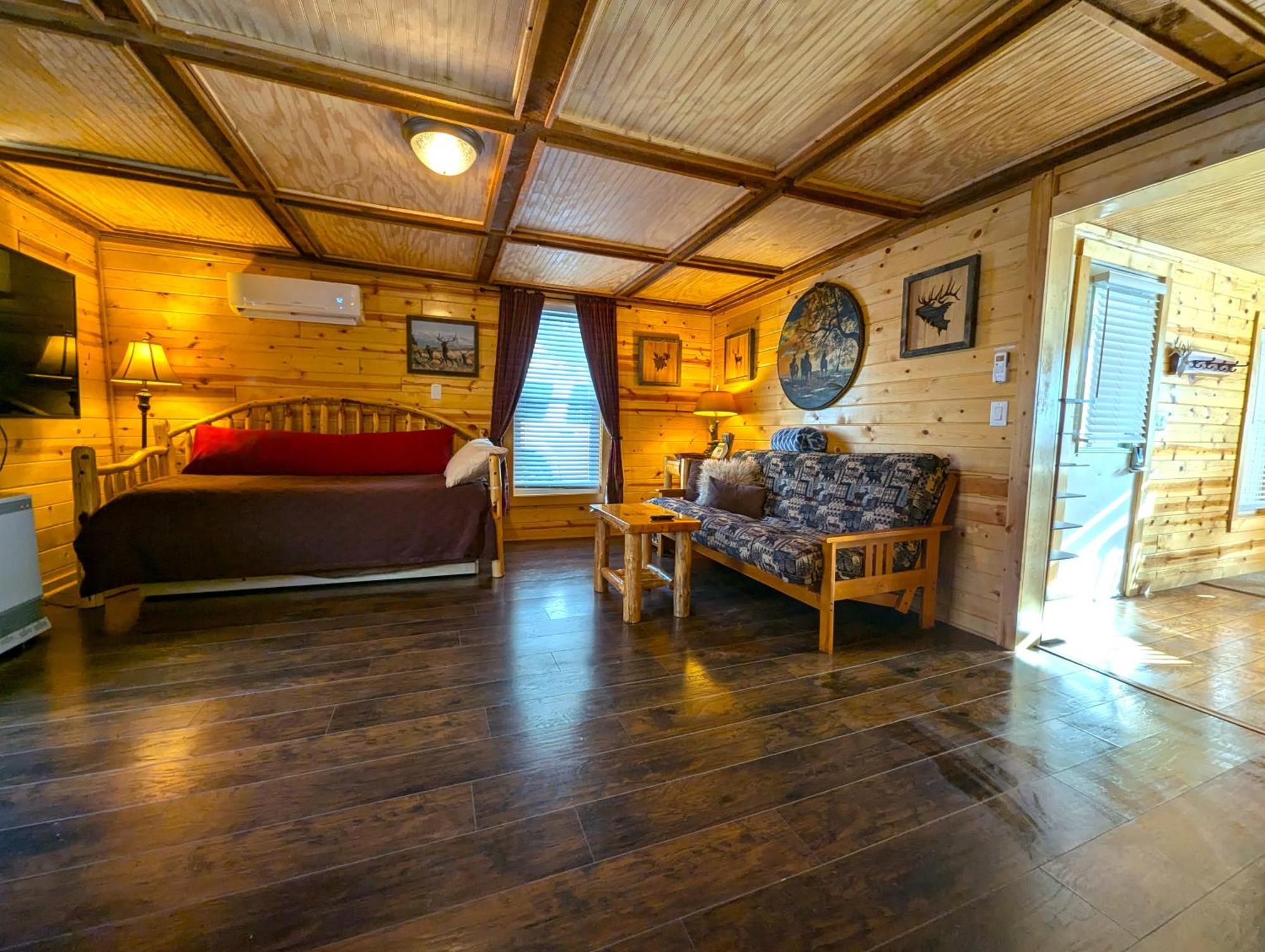 Yellowstone Treasure Guesthouses On The River Gardiner Exterior foto