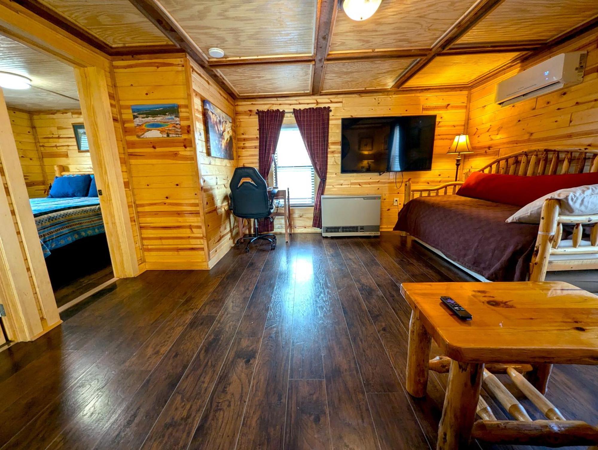 Yellowstone Treasure Guesthouses On The River Gardiner Exterior foto